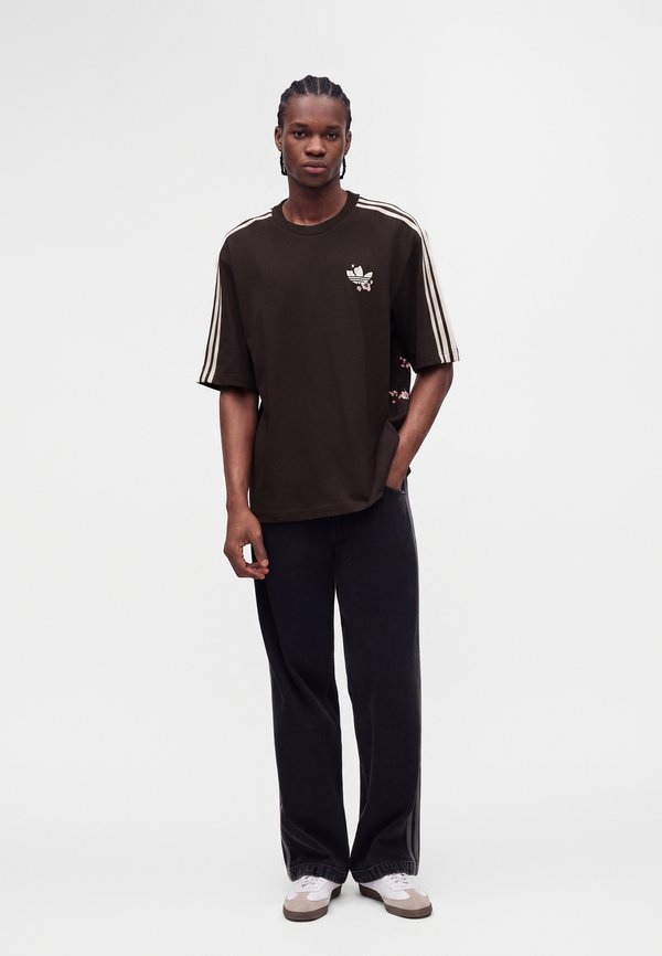 adidas Originals FLOWER TEE UNISEX - Print T-shirt - aurora coffee