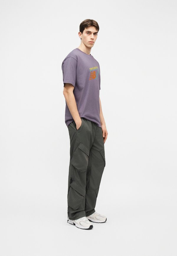 New Balance UNISEX - Print T-shirt - candied violet