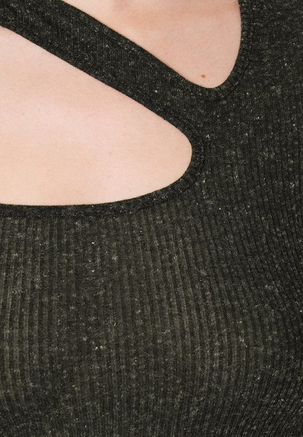 Noisy May NMPRASI CUT OUT