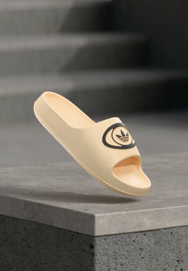 adidas Originals ADILETTE 00S UNISEX - Mules - sand strata/core black