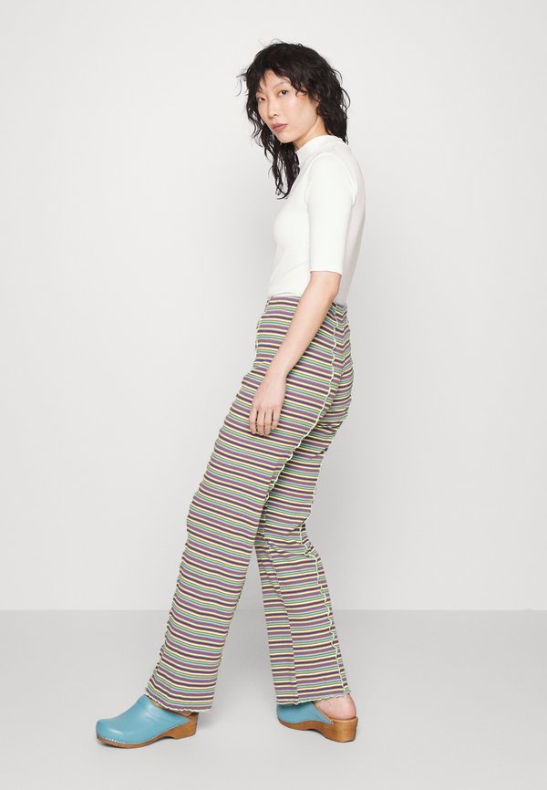 Résumé LOUISERS PANTS