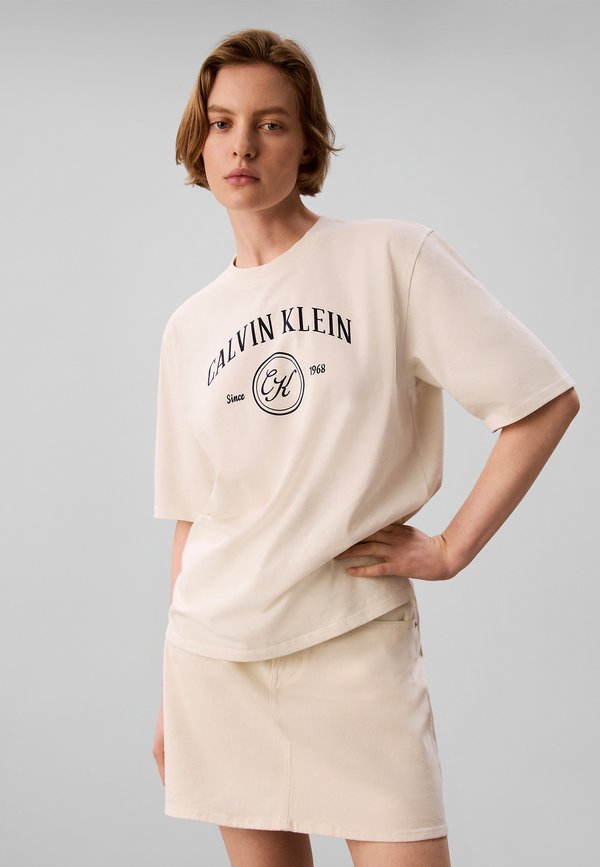 Calvin Klein Jeans CALVIN KLEIN JEANS RELAXED GRAPHIC LOGO T-SHIRT - Print T-shirt - tofu