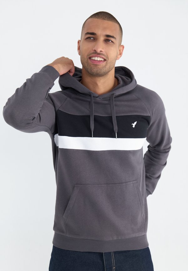 Pier One by Zalando