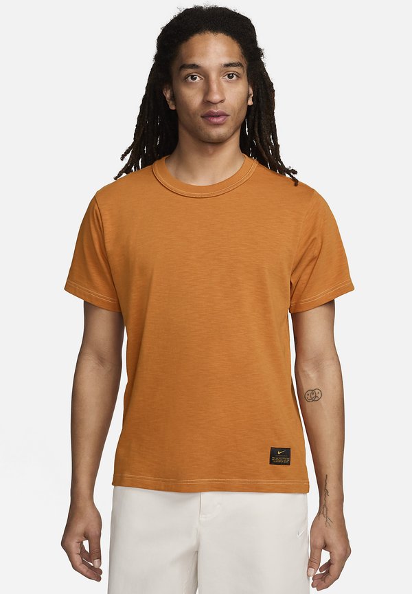 Nike Sportswear Basic T-shirt - monarch sesame