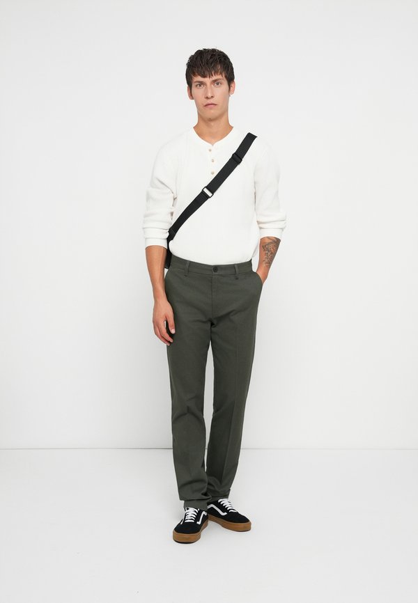 DOCKERS