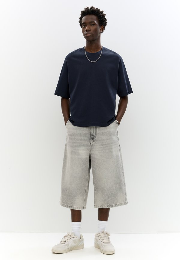 PULL&BEAR SUPER BAGGY