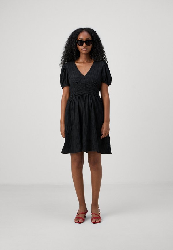 Vero Moda Petite VMANDREA  V NECK SHORT DRESS