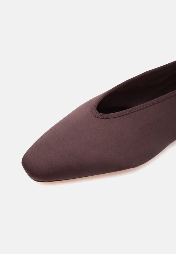 Loeffler Randall EMERY FLAT