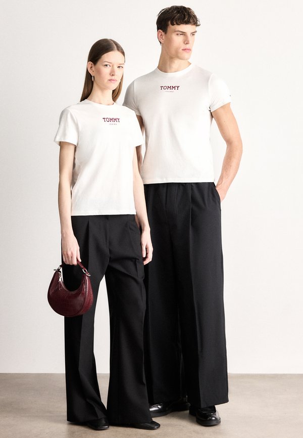 Tommy Jeans ESSENTIAL LOGO TEE UNISEX