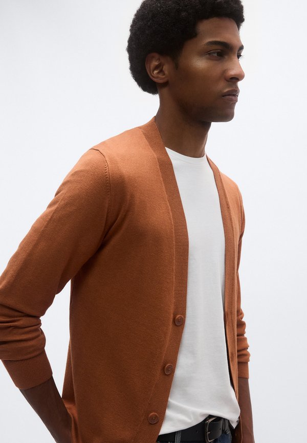 Lindbergh V NECK BUTTON CARDIGAN