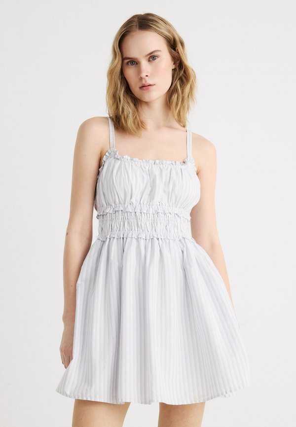 Abercrombie & Fitch SMOCKED BARE WAISTED MINI