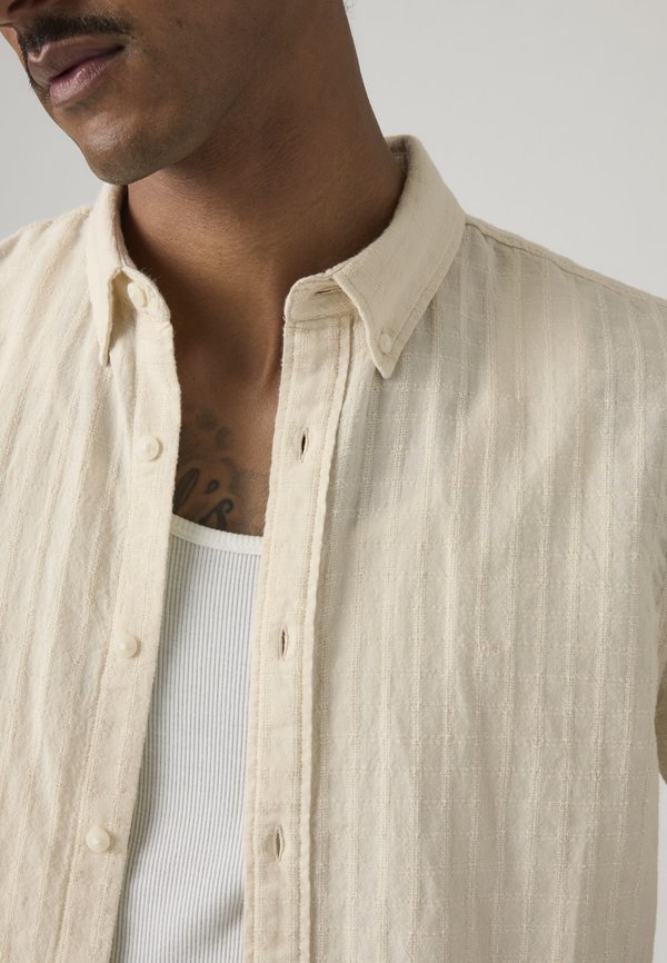 Levi's® AUTHENTIC BUTTON DOWN