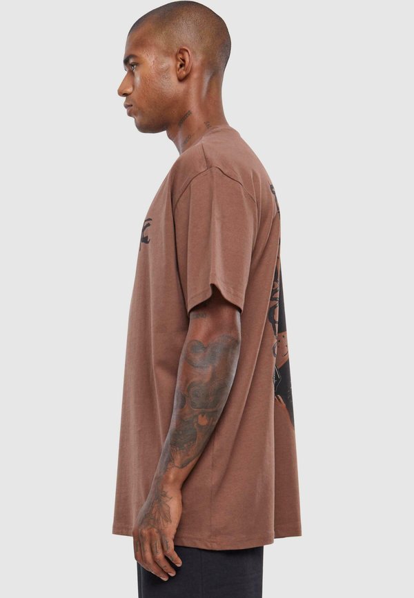 Upscale by Mister Tee GIZA TEE