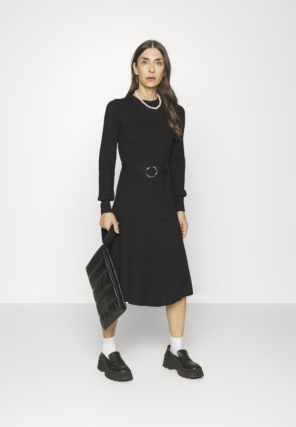 Anna Field by Zalando CREW AUSSCHNITT MIDI STRICKKLEID MIT GÜRTEL