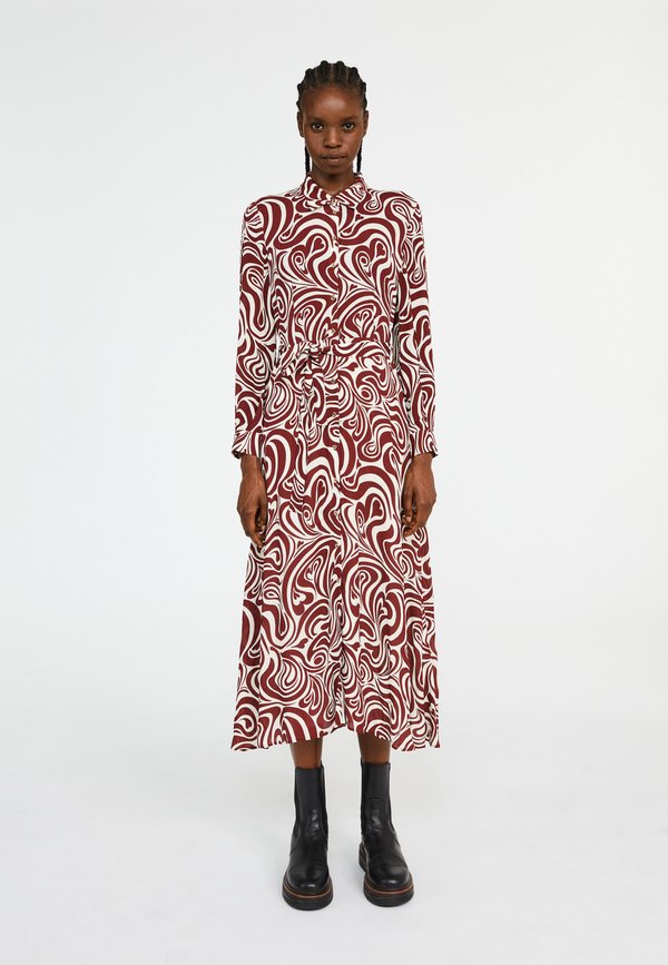 Claudie Pierlot RIVERA