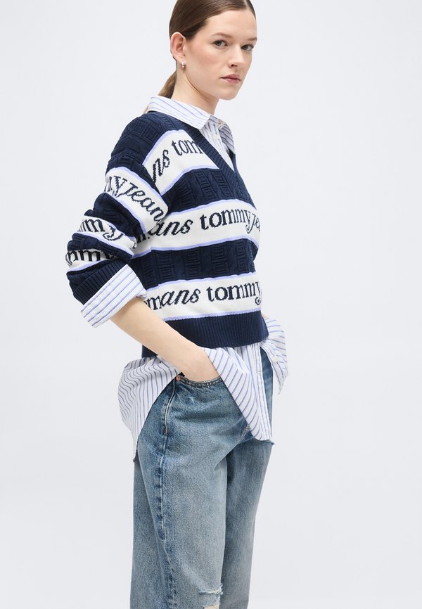 Tommy Jeans DISTRESSED ULTRA HIGH TAPERED LEG MOM JEANS