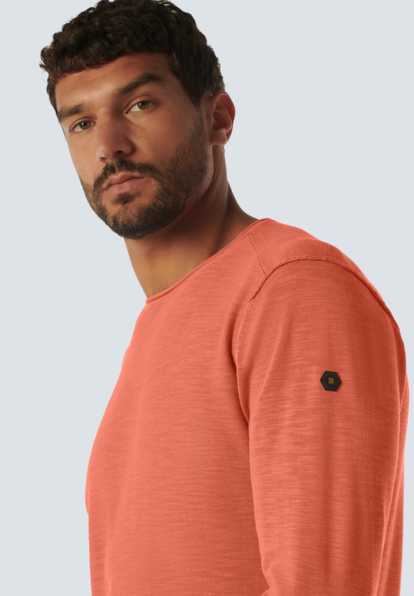 NO EXCESS  CREWNECK