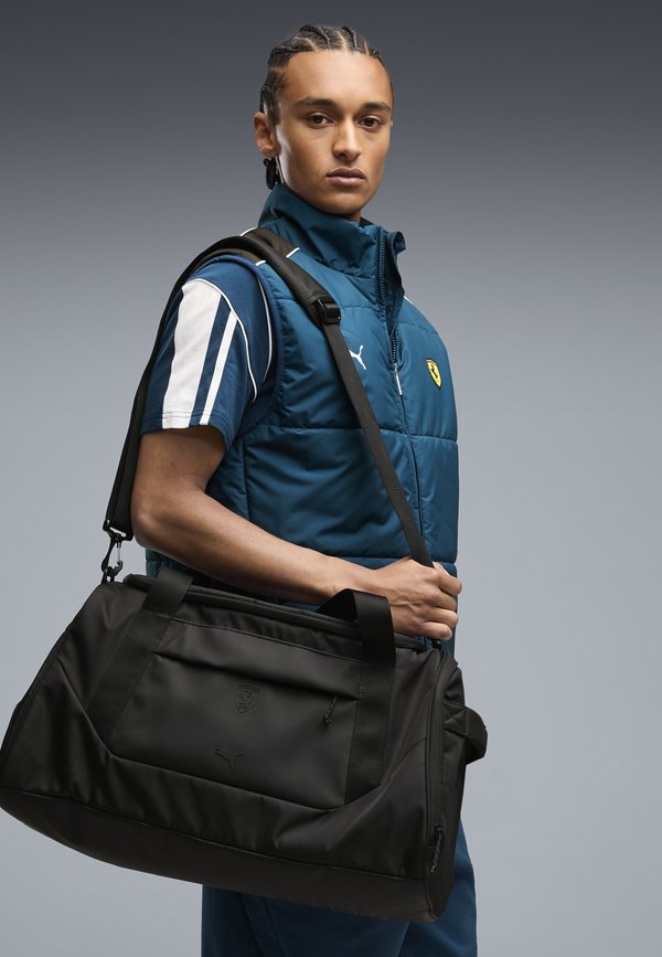 Puma SCUDERIA FERRARI PRO WEEKENDER 35 L DUFFEL-BAG UNISEX - Sports bag - black