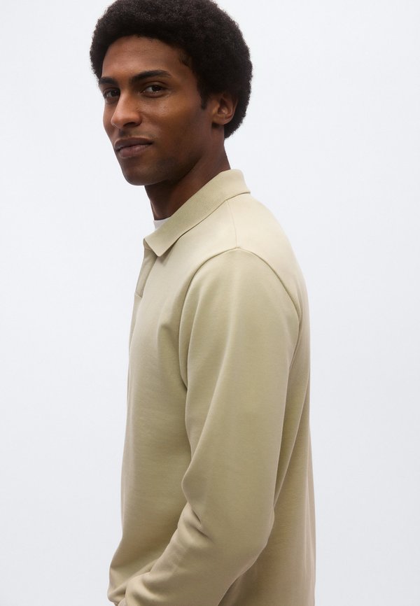 Lindbergh V NECK