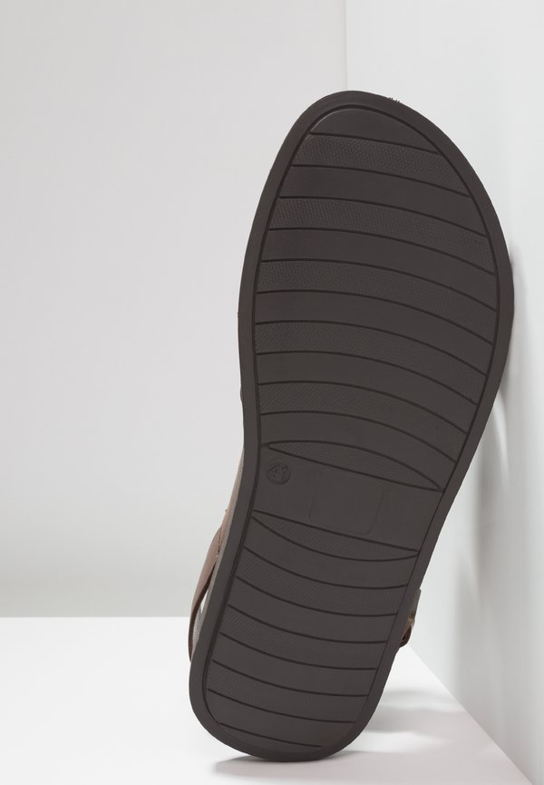 Pier One by Zalando
