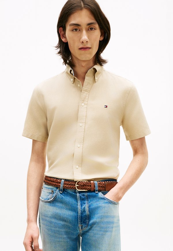 Tommy Hilfiger REGULAR FIT LINEN BLEND SHORT SLEEVE SHIRT - Shirt - sandalwood