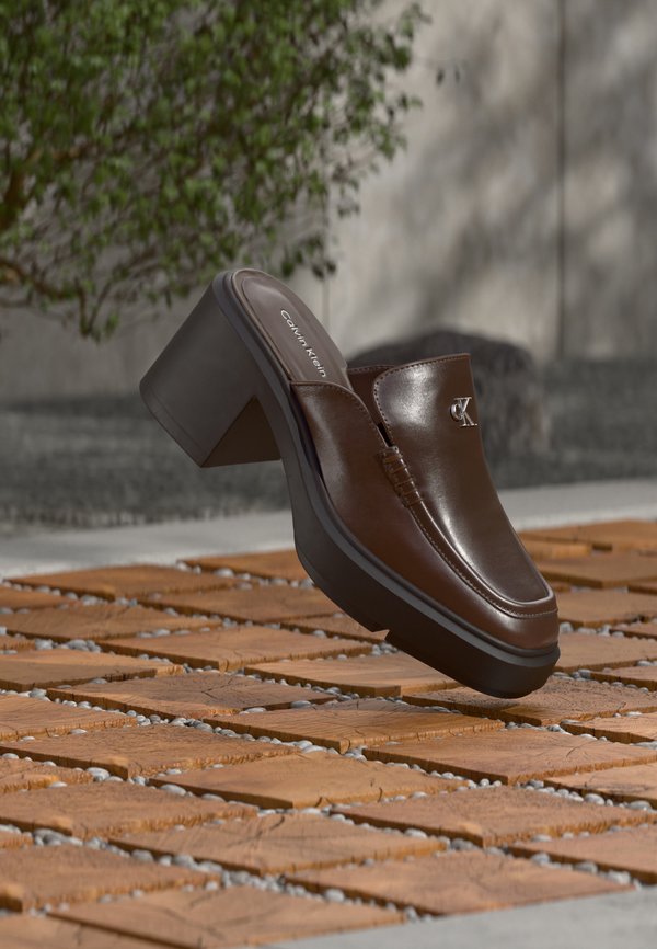 Calvin Klein BLOCK HEEL MULE - Heeled mules - potting soil/turkish coffee