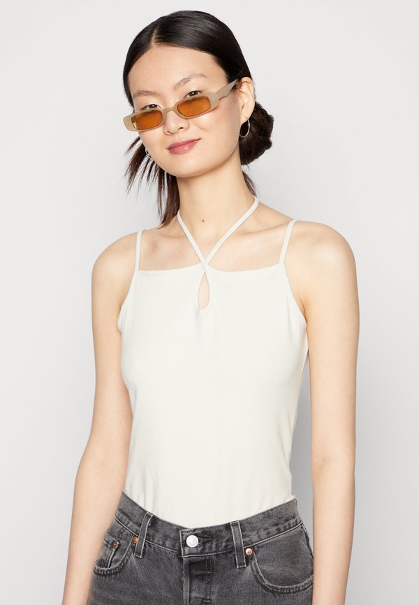 Weekday NINA HALTER