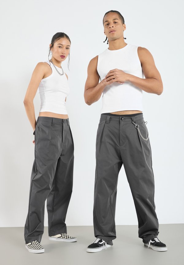 YOURTURN by Zalando PLEATED CASUAL TROUSERS