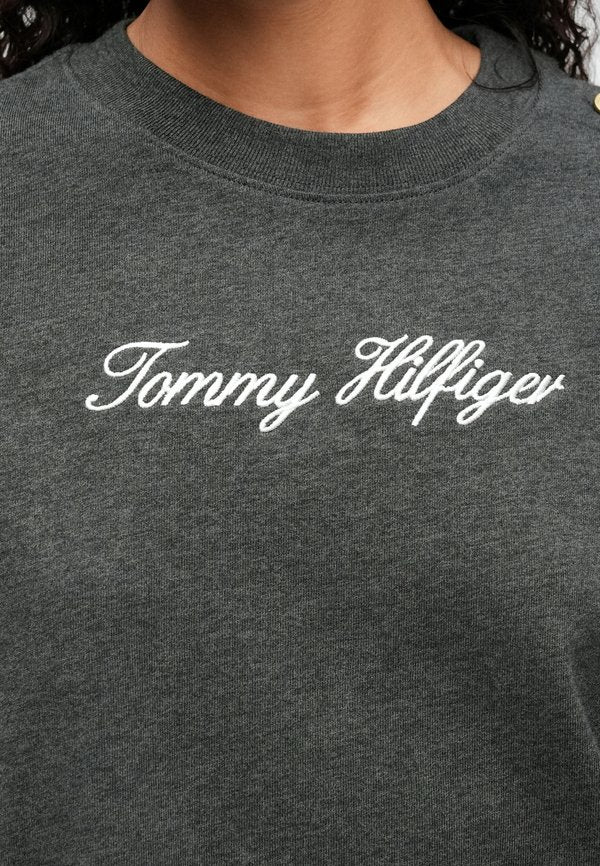 Tommy Hilfiger GOLD-TONE BUTTON LOGO EMBROIDERY RELAXED T-SHIRT