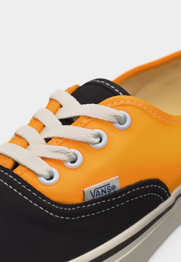 Vans AUTHENTIC