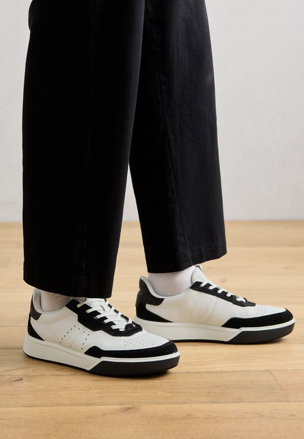ECCO STREET COURT