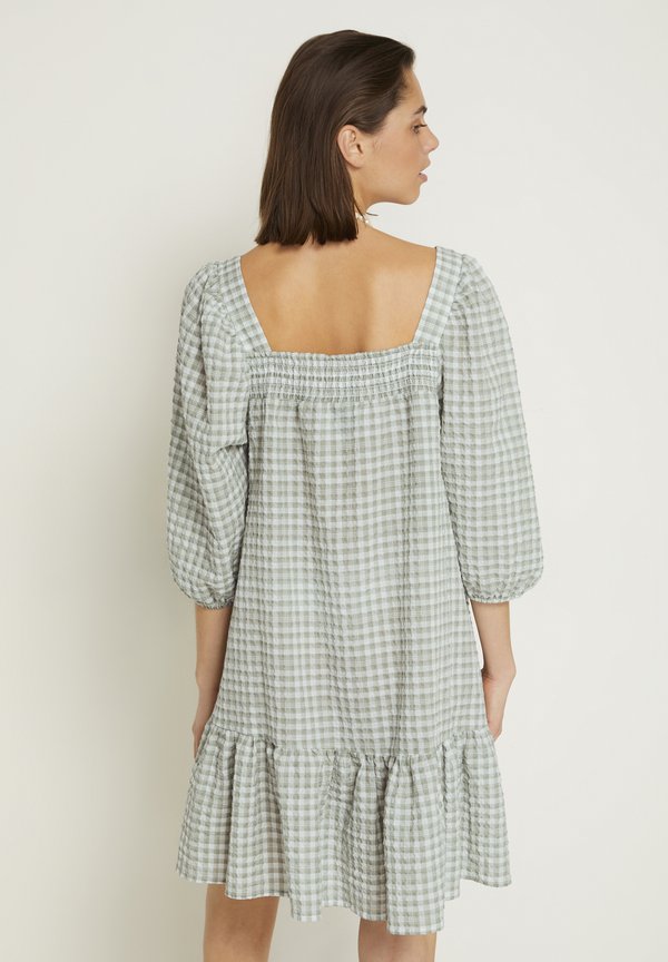 My Essential Wardrobe  MWSALLY
