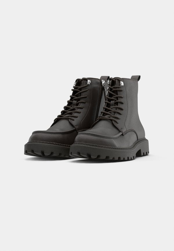 Pier One by Zalando