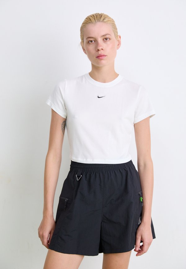Nike Sportswear Basic T-shirt - white