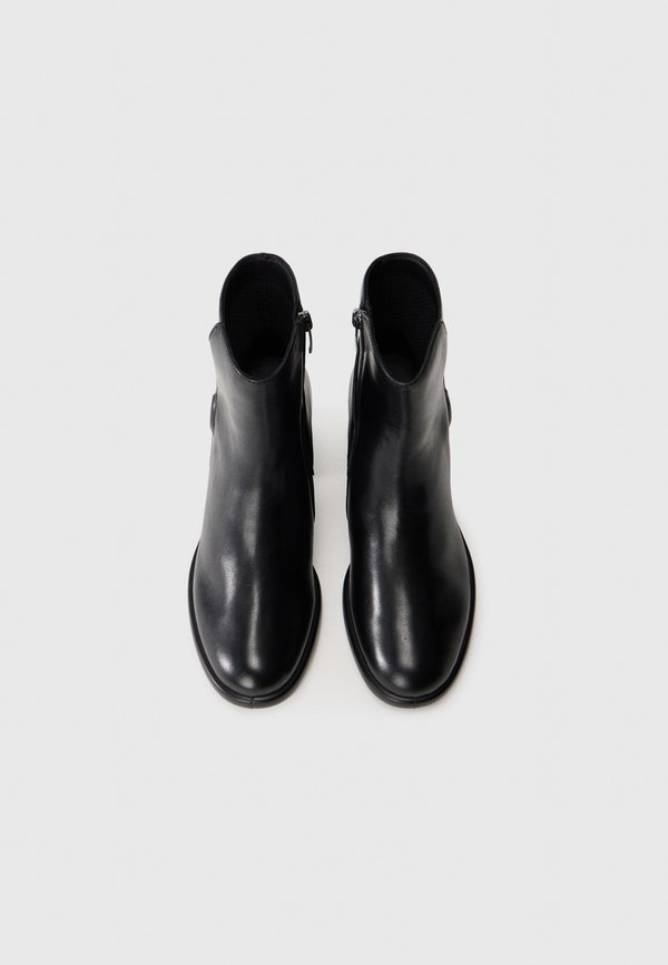ECCO SCULPTED 35