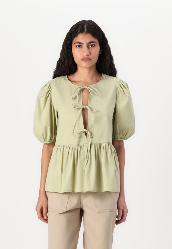 Pieces Short Sleeved PCJOLLY Tie