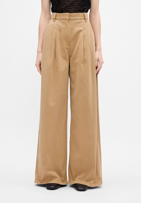 Tommy Jeans PLEATED TWILL WIDE LEG CHINOS