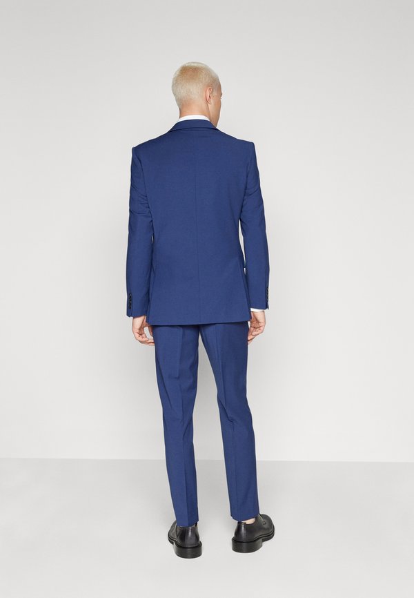 Isaac Dewhirst THE PREMIUM NOTCH FASHION SUIT
