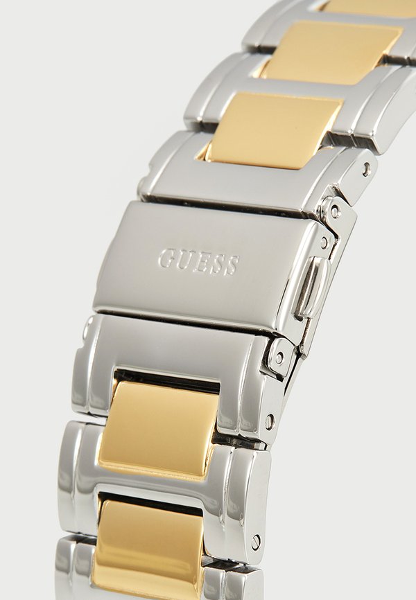 Guess DEMAND