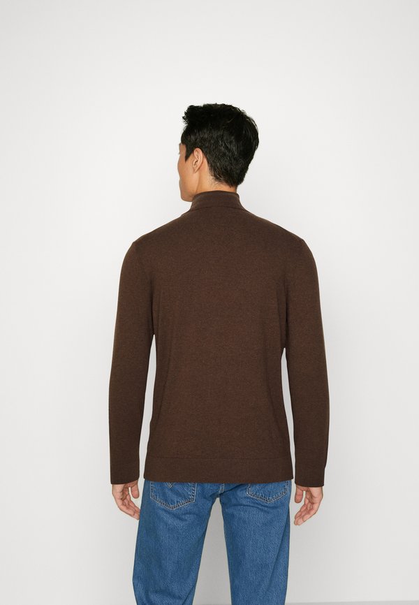Pier One by Zalando