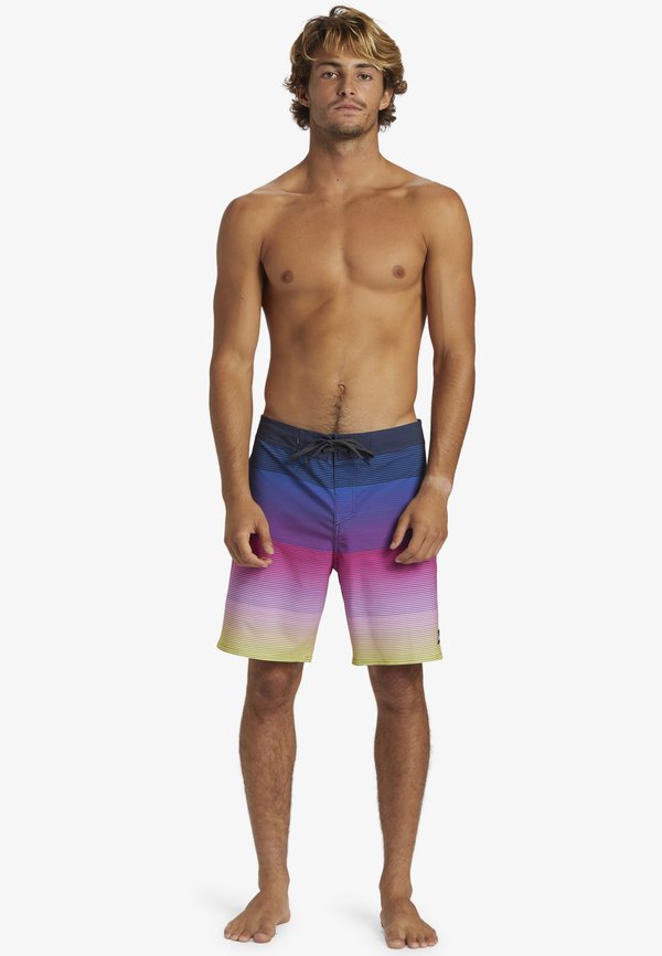 Quiksilver  MASSIVE