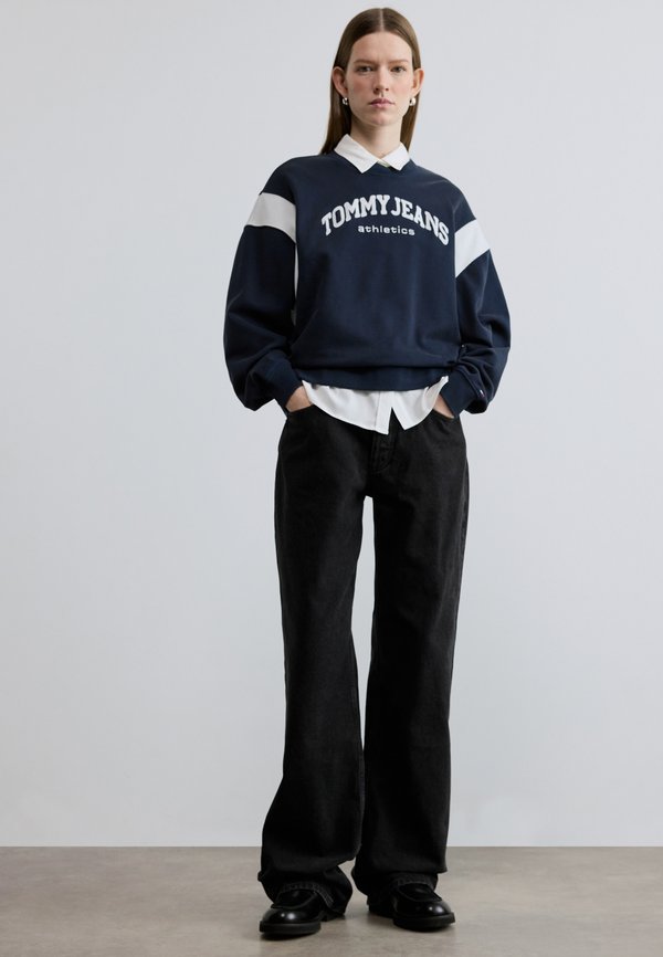 Tommy Jeans CONTRAST LOGO EMBROIDERY BOXY SWEATSHIRT