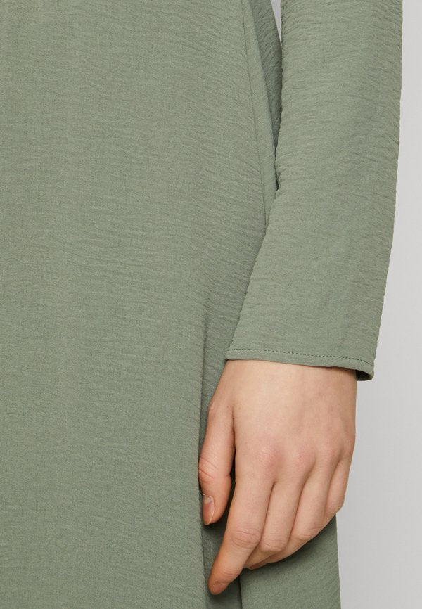 Vero Moda Tall VMALVA V NECK DRESS