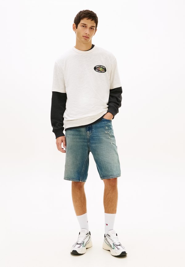 Tommy Jeans GRAPHIC TEXTURED RELAXED CREW NECK T-SHIRT