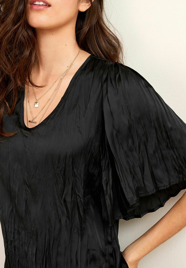 Next SHORT SLEEVE
