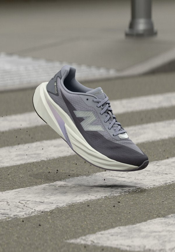 New Balance FUELCELL REBEL V5 - Road running shoes - digital mist/smoked violet