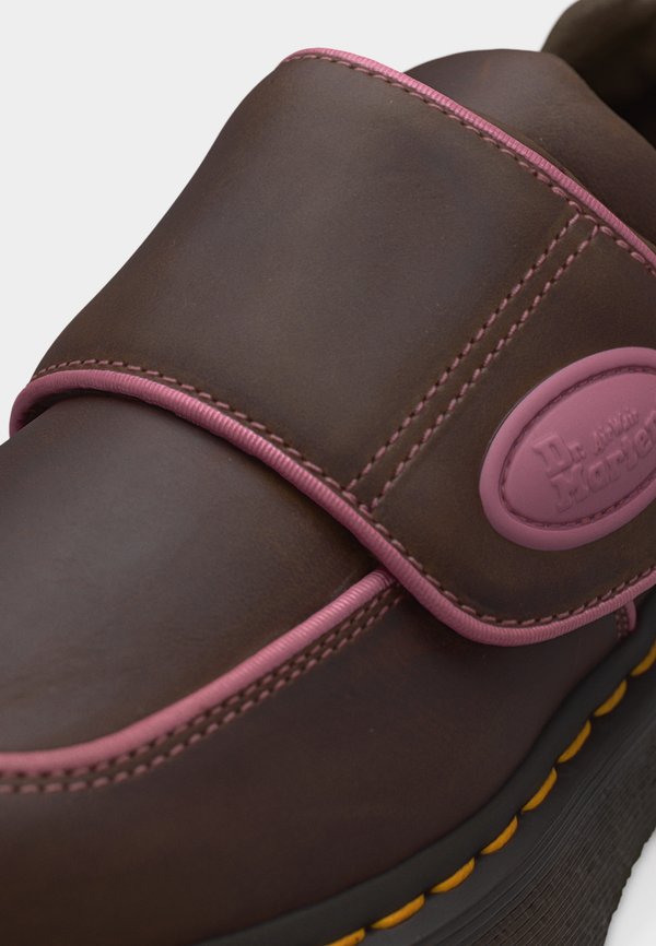 Dr. Martens BUZZ STRAP SHOE