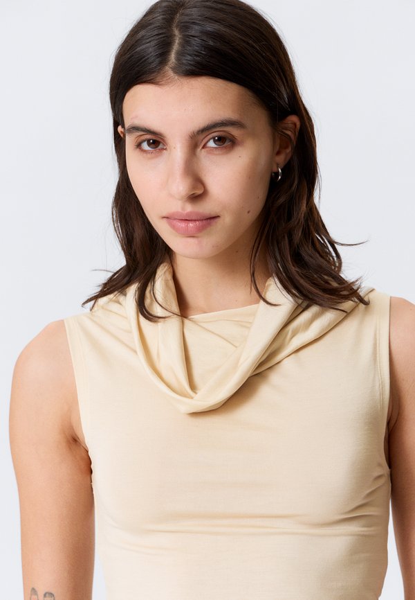 Weekday FUNNEL NECK