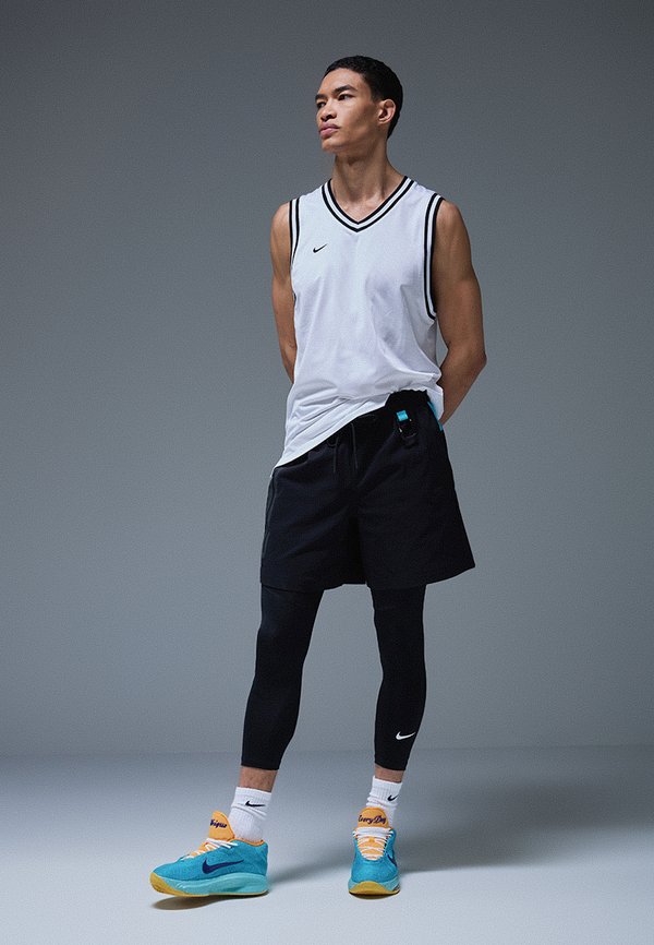 Nike Sportswear TREK