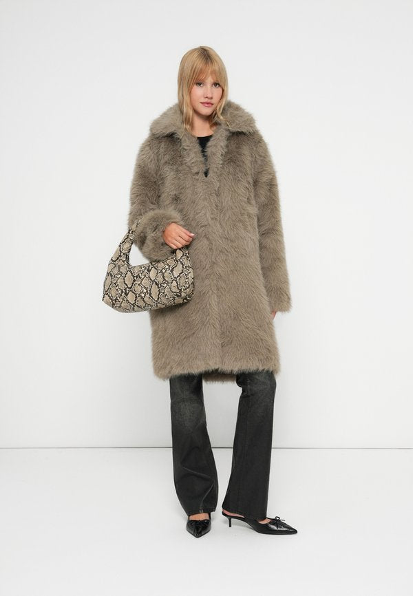 Noisy May Faux fur